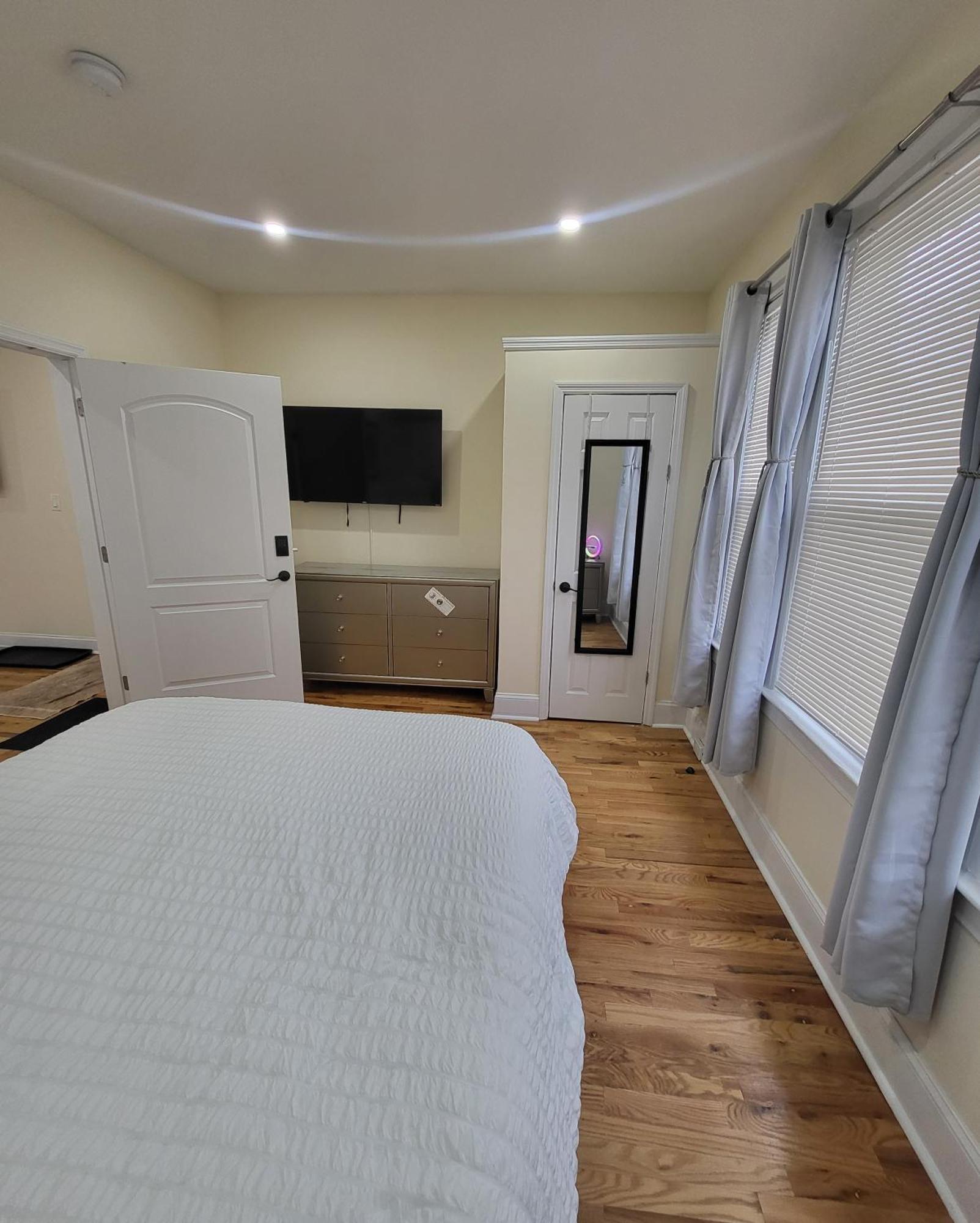 Апартаменти Ooohlala! 2 Beds And 2 Full Baths W/Free Parking Ньюарк Екстер'єр фото